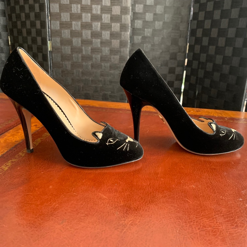 Charlotte Olympia Black Velvet Kitty Pumps, size 39 - Picture 4 of 7